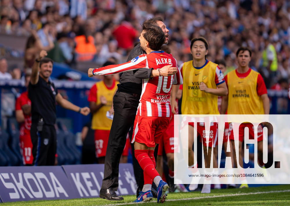 ESP: LaLiga EA Sports RCD Espanyol v Atletico Madrid Alex Baena of Atletico de Madrid scores goal and celebrates with Diego Simeone coach of Atletico de Madrid during LaLiga EA Sports between RCD Espanyol v Atletico Madrid played at RCDE Stadium in El Prat de Llobregat, Barcelona on October 17, 2026 in Spain Spain Futbol