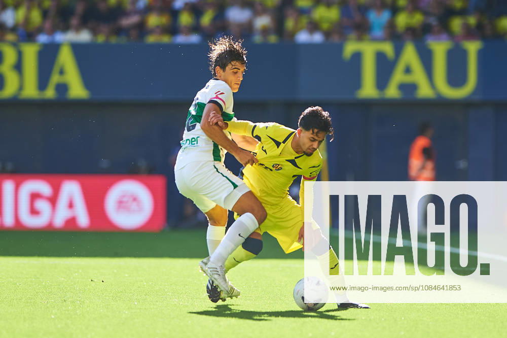 Gonzalo Villar (Elche CF) and Ilias Akhomach (Villarreal CF) during the LaLiga EA Sports match between Villarreal CF and Elche CF at Estadio de la Cerámica on October 17, 2026 in Villarreal, Spain. -