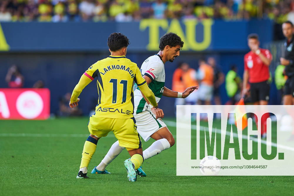 Ilias Akhomach (Villarreal CF) and Roy Revivo (Elche CF) during the LaLiga EA Sports match between Villarreal CF and Elche CF at Estadio de la Cerámica on October 17, 2026 in Villarreal, Spain. -