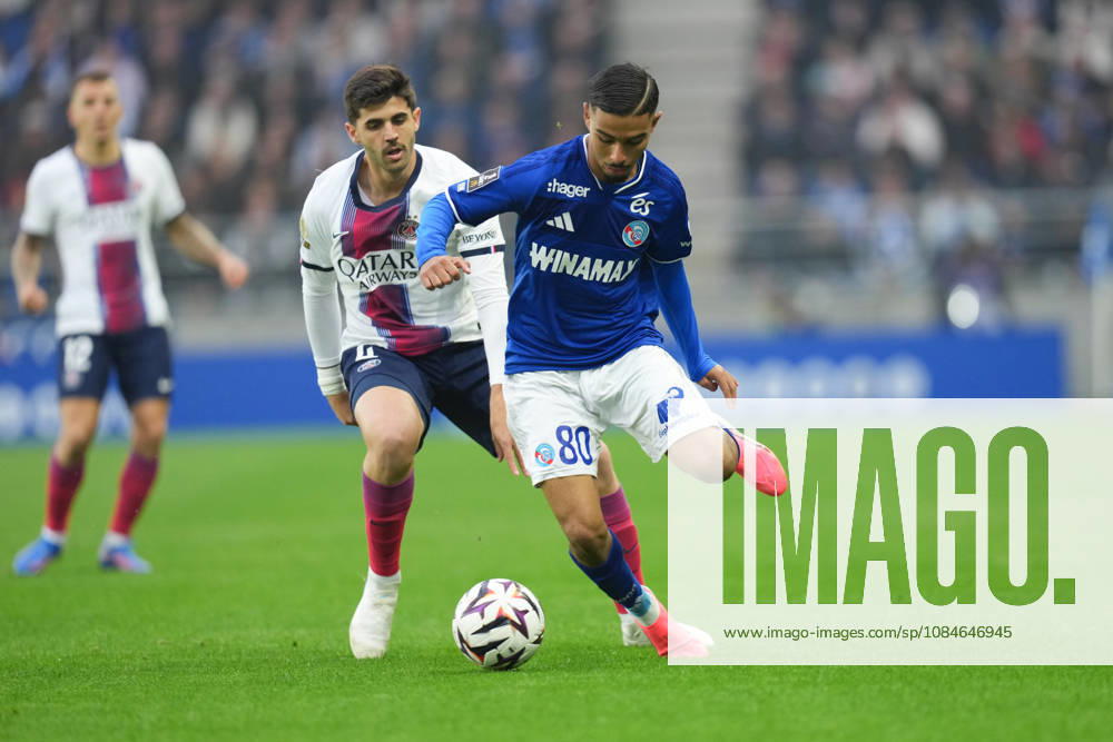 RC Strasbourg Alsace v Paris Saint-Germain - Ligue 1 McDonald s 2026 2027 Gessime YASSINE of Strasbourg and Lucas BERALDO of Paris Saint germain during Ligue 1 McDonald s match between Strasbourg and Paris at Stade de la Meinau on October 17, 2026 in Strasbourg, France. Strasbourg France