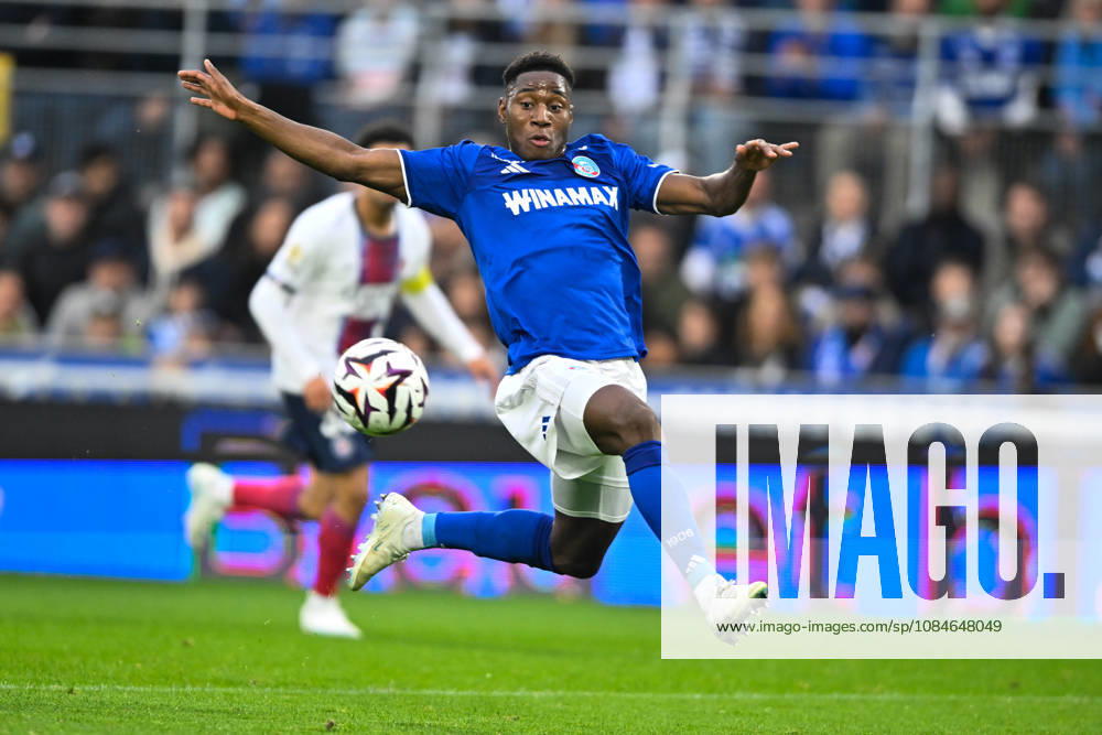 RC Strasbourg Alsace v Paris Saint-Germain - Ligue 1 McDonald s 2026 2027 Dario ESSUGO of Strasbourg during Ligue 1 McDonald s match between Strasbourg and Paris at Stade de la Meinau on October 17, 2026 in Strasbourg, France. Strasbourg France