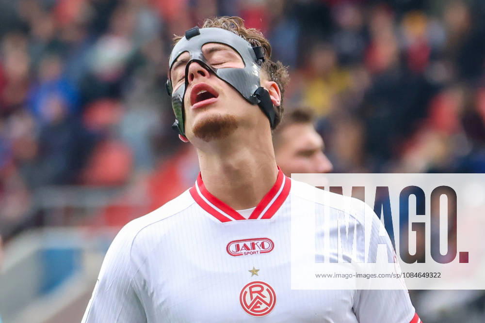 Ingolstadt, Deutschland 16. Oktober 2026: 3. Liga - 2026 2027 - 10. Spieltag - FC Ingolstadt 04 gegen Rot-Weiss Essen Im Bild: Marvin Obuz (RWE) unzufrieden nach seiner Chance zum 0:1 DFB DFL regulations prohibit any use of photographs as image sequences and or quasi-video