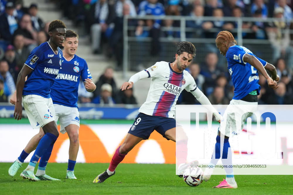 RC Strasbourg Alsace v Paris Saint-Germain - Ligue 1 McDonald s 2026 2027 Karim COULIBALY of Strasbourg and Ferran TORRES of Paris Saint germain and OSO of Strasbourg during Ligue 1 McDonald s match between Strasbourg and Paris at Stade de la Meinau on October 17, 2026 in Strasbourg, France. Strasbourg France