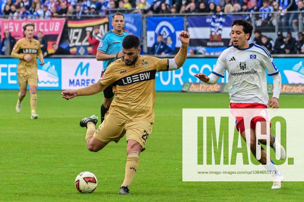 Bilal Nadir ( HSV ) 26 Deniz Undav ( Stuttgart ) Deutschland , Hamburg , Volksparkstadion , Fussball , 1. Bundesliga , Hamburger SV - VFB Stuttgart