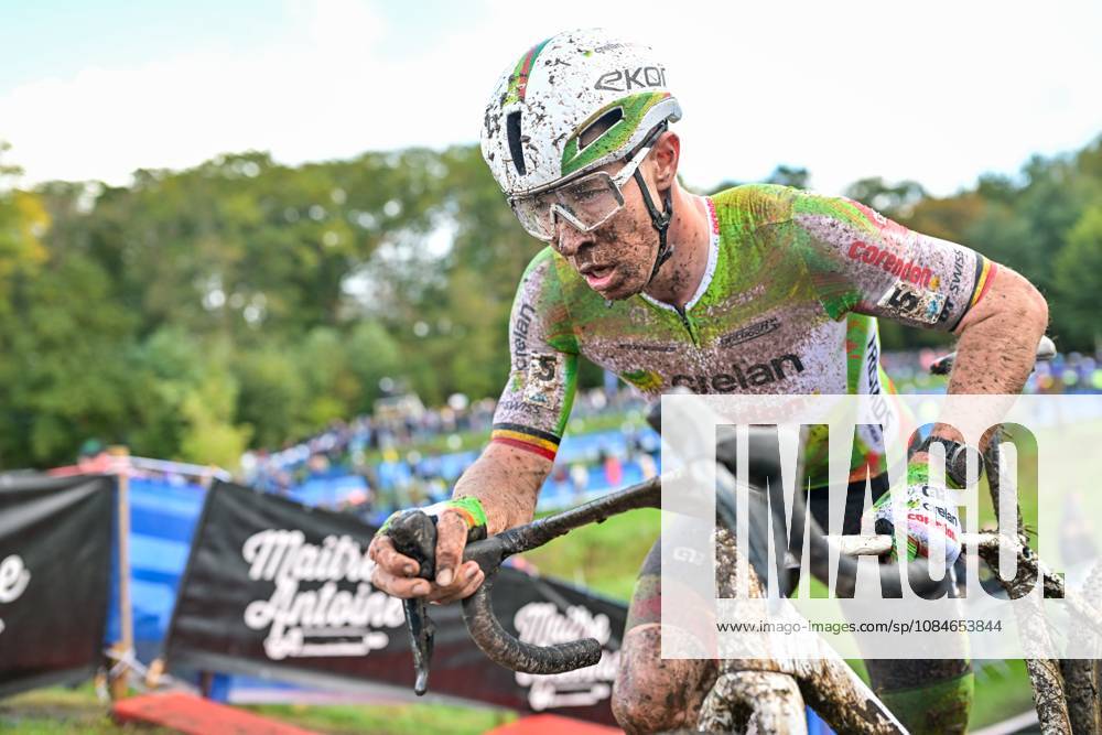 Belgian Laurens Sweeck of Alpecin-Premier Tech is pictured in action during the men s elite race of the Berencross Meulebeke cyclocross cycling event, race 2 8 in the HG Cross competition, on Saturday 17 October 2026. DAVIDxPINTENS x190093226x