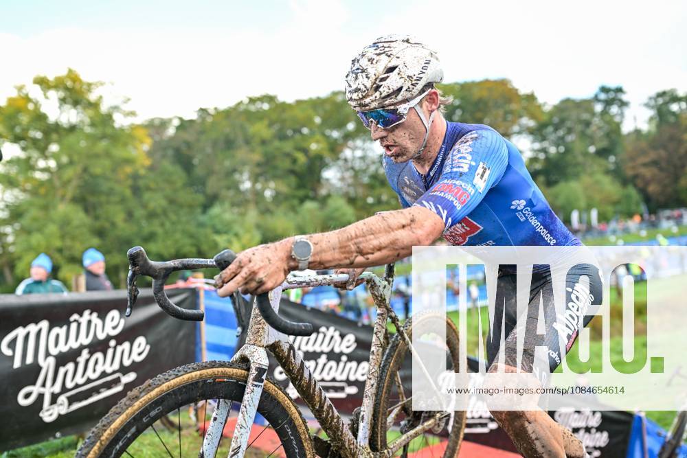Belgian Niels Vandeputte of Alpecin-Premier Tech is pictured in action during the men s elite race of the Berencross Meulebeke cyclocross cycling event, race 2 8 in the HG Cross competition, on Saturday 17 October 2026. DAVIDxPINTENS x190093095x