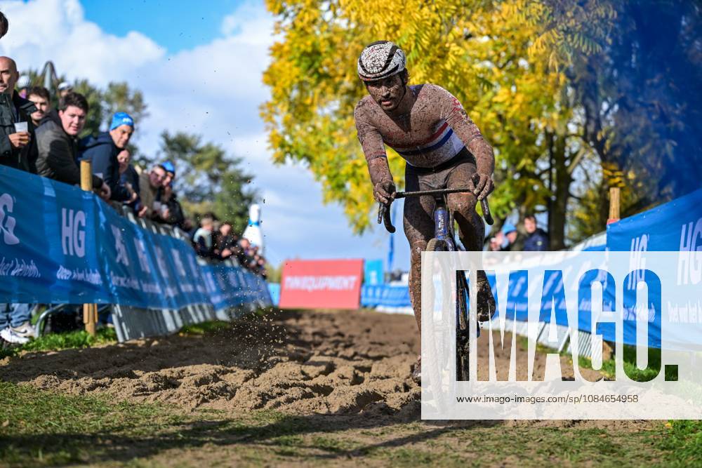 British Cameron Mason is pictured in action during the men s elite race of the Berencross Meulebeke cyclocross cycling event, race 2 8 in the HG Cross competition, on Saturday 17 October 2026. DAVIDxPINTENS x190092985x