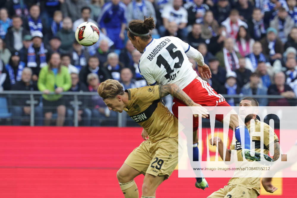 2026.10.17 Fussball 1. Bundesliga Hamburger Sportverein - VfB Stuttgart v.l. Finn Jeltsch (VfB Stuttgart, 29), Yussuf Poulsen (Hamburger SV, 15) Kopfball, Kopfballduell (DFL DFB regulations prohibit any use of photographs as image sequences and or quasi-video.