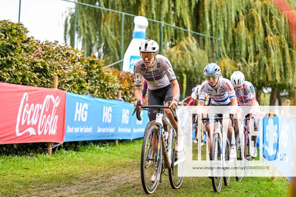 Dutch Lucinda Brand of Lidl-Trek and Dutch Inge Van der Heijden are pictured in action during the women s elite race of the Berencross Meulebeke cyclocross cycling event, race 2 8 in the HG Cross competition, on Saturday 17 October 2026. DAVIDxPINTENS x190096253x
