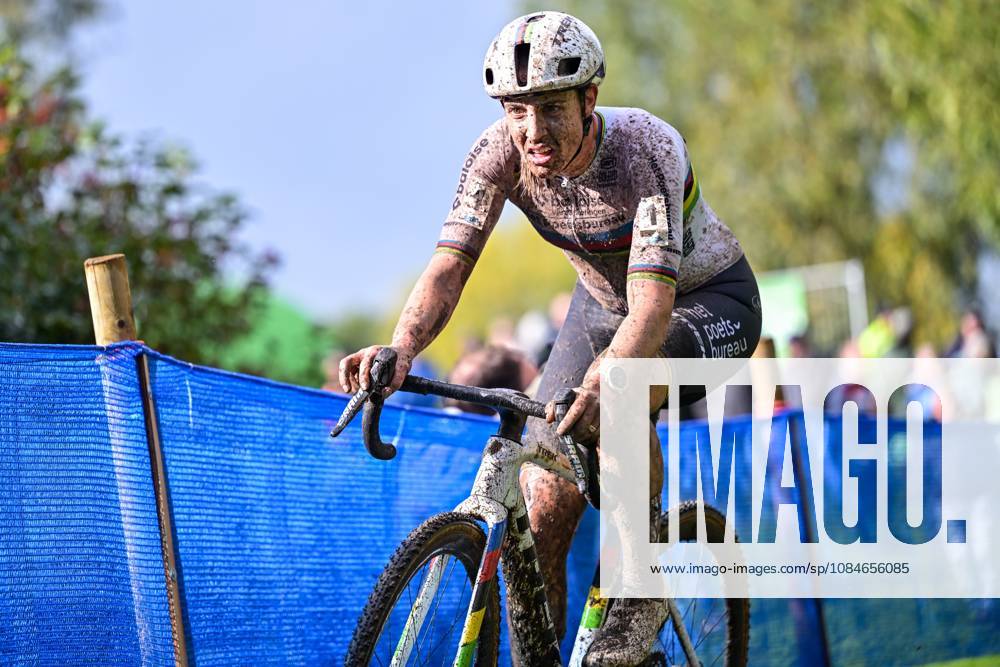 Dutch Lucinda Brand of Lidl-Trek is pictured in action during the women s elite race of the Berencross Meulebeke cyclocross cycling event, race 2 8 in the HG Cross competition, on Saturday 17 October 2026. DAVIDxPINTENS x190096395x