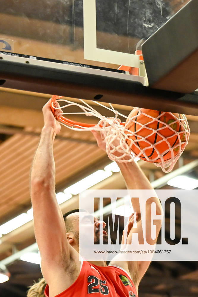 Viktor Kovacevic Barmer 2. Basketball Bundesliga, Pro A, 5. Spieltag, 46ers, Basketball Saison 2026 2027, BBL, Deutschland, Gießen 46ers RheinStars Köln, Gießen in rot, Herren, Männer, Köln in schwarz