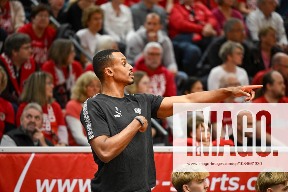 Chris Carter Barmer 2. Basketball Bundesliga, Pro A, 5. Spieltag, 46ers, Basketball Saison 2026 2027, BBL, Deutschland, Gießen 46ers RheinStars Köln, Gießen in rot, Herren, Männer, Köln in schwarz