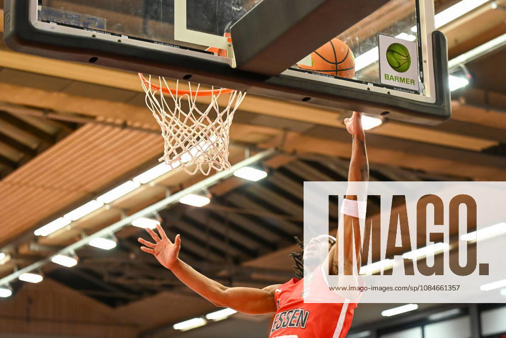 Zach CooksBarmer 2. Basketball Bundesliga, Pro A, 5. Spieltag, 46ers, Basketball Saison 2026 2027, BBL, Deutschland, Gießen 46ers RheinStars Köln, Gießen in rot, Herren, Männer, Köln in schwarz