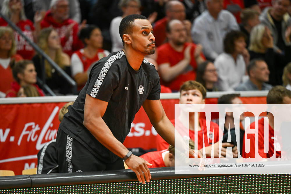 Chris Carter Barmer 2. Basketball Bundesliga, Pro A, 5. Spieltag, 46ers, Basketball Saison 2026 2027, BBL, Deutschland, Gießen 46ers RheinStars Köln, Gießen in rot, Herren, Männer, Köln in schwarz