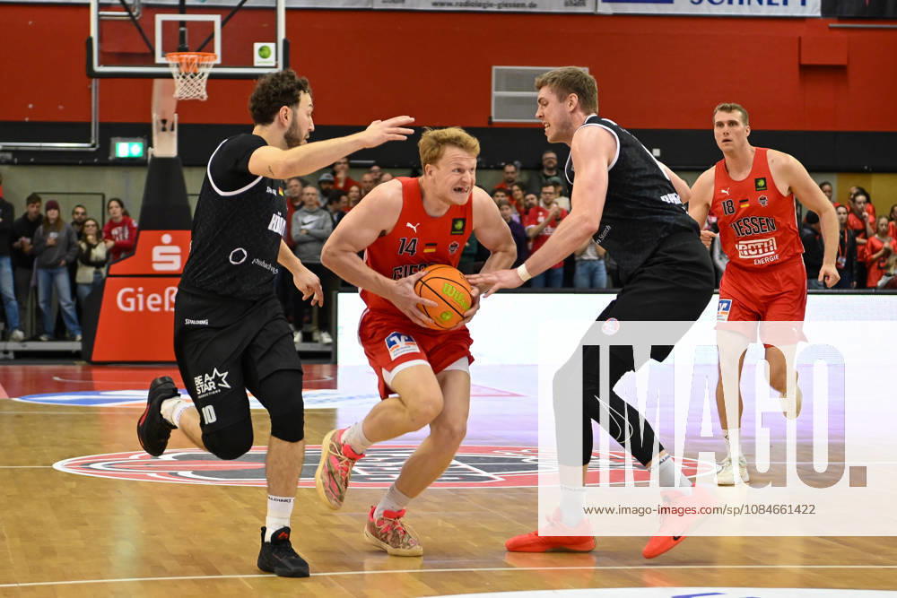 Luis König Figge Barmer 2. Basketball Bundesliga, Pro A, 5. Spieltag, 46ers, Basketball Saison 2026 2027, BBL, Deutschland, Gießen 46ers RheinStars Köln, Gießen in rot, Herren, Männer, Köln in schwarz