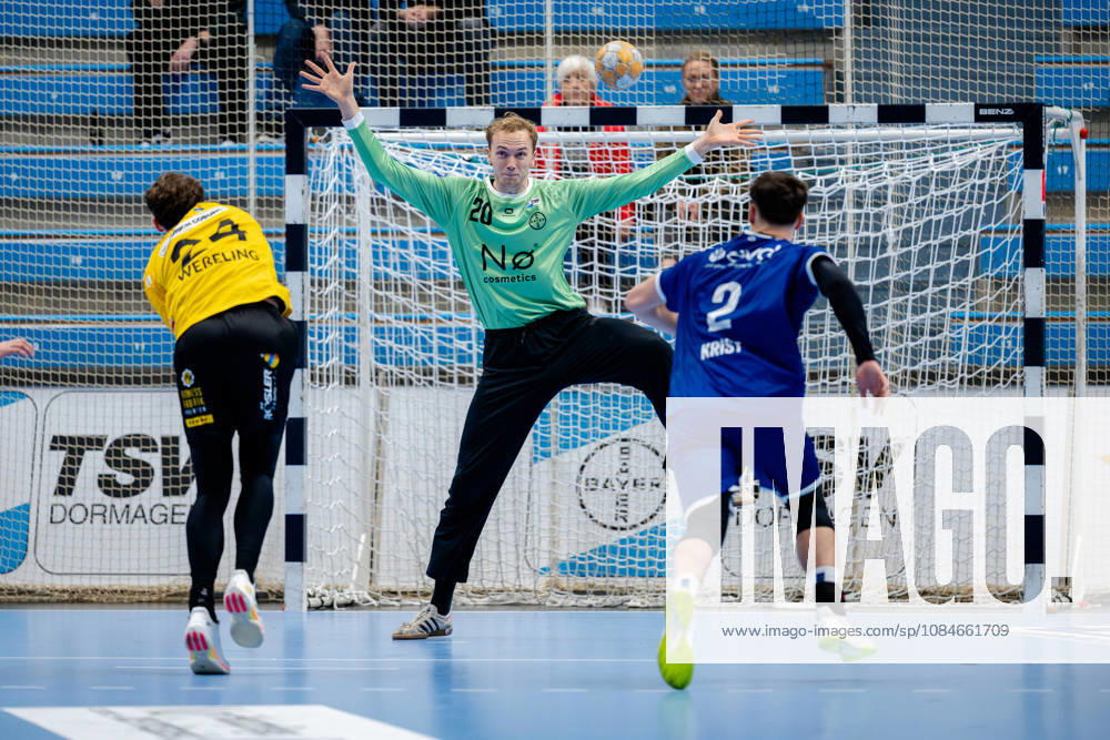 Dormagen, 17.10.2026, Handball, Herren, 2. Bundesliga, 8. Spieltag, 2026 2027: TSV Bayer Dormagen HSC 2000 Coburg Sven Weßeling (HSC 2000 Coburg, 24) beim Siebenmeter gegen Christian Simonsen (TSV Bayer Dormagen, 20) Dormagen TSV Bayer Sportcenter NRW Germany