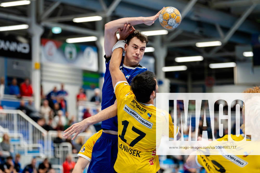 Dormagen, 17.10.2026, Handball, Herren, 2. Bundesliga, 8. Spieltag, 2026 2027: TSV Bayer Dormagen HSC 2000 Coburg Moritz Köster (TSV Bayer Dormagen, 14) im Zweikampf mit Nejc Planinsek (HSC 2000 Coburg, 17) Dormagen TSV Bayer Sportcenter NRW Germany