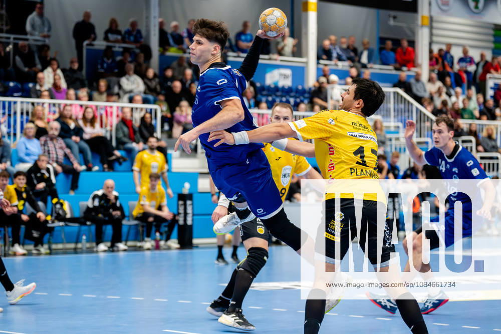 Dormagen, 17.10.2026, Handball, Herren, 2. Bundesliga, 8. Spieltag, 2026 2027: TSV Bayer Dormagen HSC 2000 Coburg Luca Krist (TSV Bayer Dormagen, 2) beim Torwurf Dormagen TSV Bayer Sportcenter NRW Germany