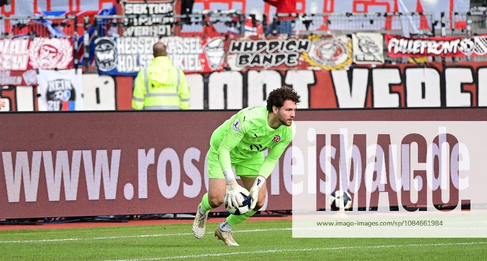 Kassel, Auestadion Regionalliga Südwest Saison 2026 2027 KSV Hessen Kassel - VFR Mannheim Torwart David Nreca-Bisinger (VfR Mannheim)