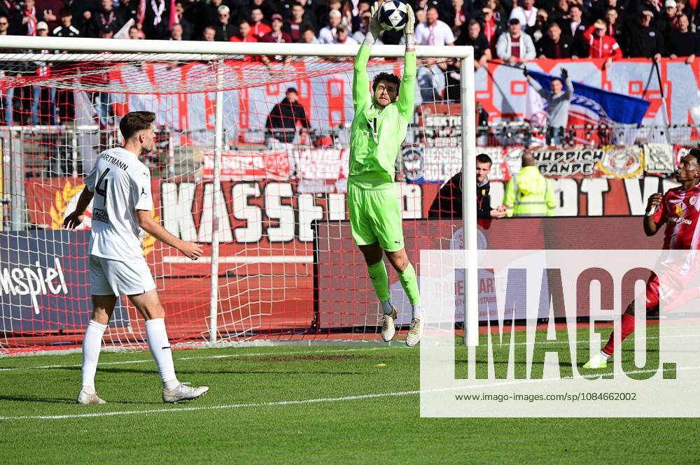 Kassel, Auestadion Regionalliga Südwest Saison 2026 2027 KSV Hessen Kassel - VFR Mannheim Torwart David Nreca-Bisinger (VfR Mannheim)