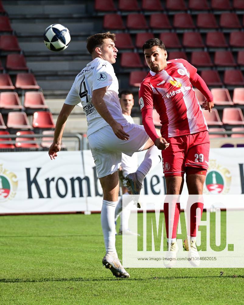 Kassel, Auestadion Regionalliga Südwest Saison 2026 2027 KSV Hessen Kassel - VFR Mannheim Hans Juraj Hartmann (VFR) gegen Cemal Sezer (29, hessen Kassel)