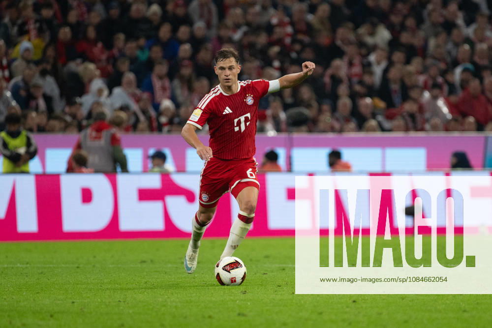 GER, Bayern, Muenchen, Fussball, FC Bayern Muenchen - RB Leipzig, in der Allianz Arena, Muenchen, Bundesliga, 6 Spieltag, 17.10.26, v.l. Joshua Kimmich (FC Bayern Muenchen, 6), im Portrait, Einzelbild, Freisteller, portrait, headshot, single image, cutout DFL DFB regulations prohibit any use of photographs as image sequences and or quasi-video,