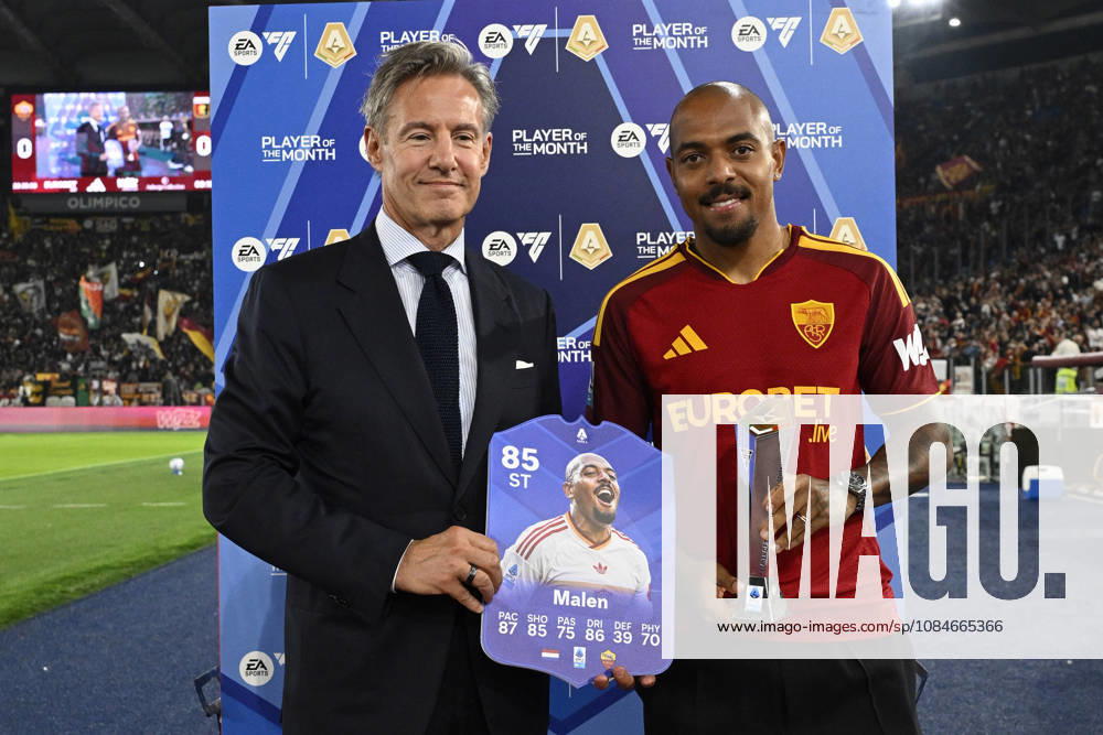 Donyell Malen EA SPORTS FC Player of the month di agosto settembre with John Galantic New CEO AS ROMA during the Serie A Enilive soccer match between AS Roma and Genoa at the Rome s Olympic stadium, Italy - October 17, 2026. - Soccer.