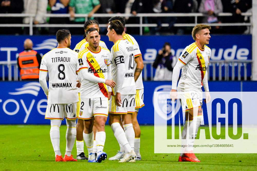 Joie des joueurs du RC Lens aprés le but de Ruben Aguilar (RC Lens)