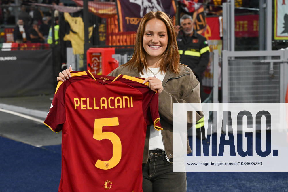 IPA89815878 - Diver Chiara Pellacani, winner of five gold medals at the European Championships in Paris, prior to Matchday 7 of the Serie A Championship between A.S. Roma and Genoa Cricket and Football Club at the Olympic Stadium on September 17, 2026, in Rome, Italy.