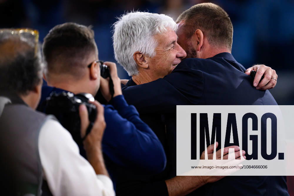 Gian Piero Gasperini, head coach of AS Roma, and Daniele De Rossi, former AS Roma player and head coach of Genoa CFC, hug each other during the Serie A 2026 2027 football match between AS Roma and Genoa CFC at Stadio Olimpico in Rome (Italy), October 17, 2026. AndreaxStaccioli