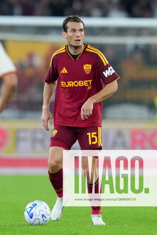 AS Roma v Genoa CFC - Serie A Enilive Marten de Roon of AS Roma in action during the Serie A Enilive match between AS Roma and Genoa CFC at Stadio Olimpico on October 17, 2026 in Rome, Italy. Rome Olympic Stadium Lazio Italy