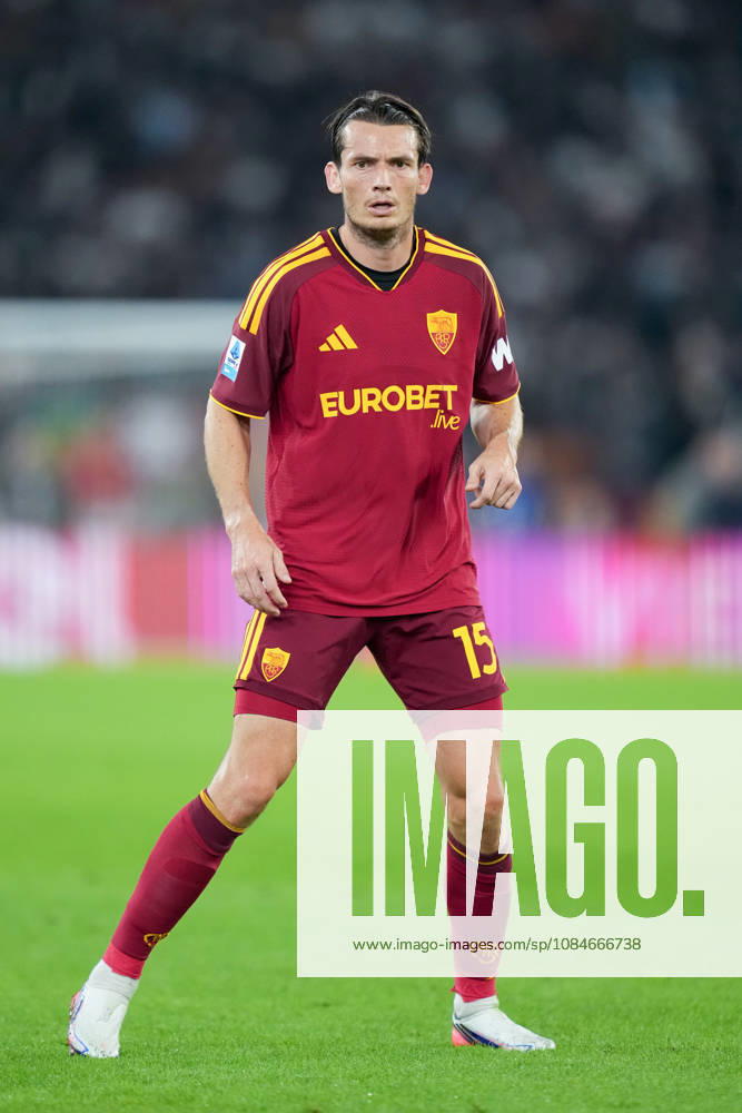 AS Roma v Genoa CFC - Serie A Enilive Marten de Roon of AS Roma looks on during the Serie A Enilive match between AS Roma and Genoa CFC at Stadio Olimpico on October 17, 2026 in Rome, Italy. Rome Olympic Stadium Lazio Italy