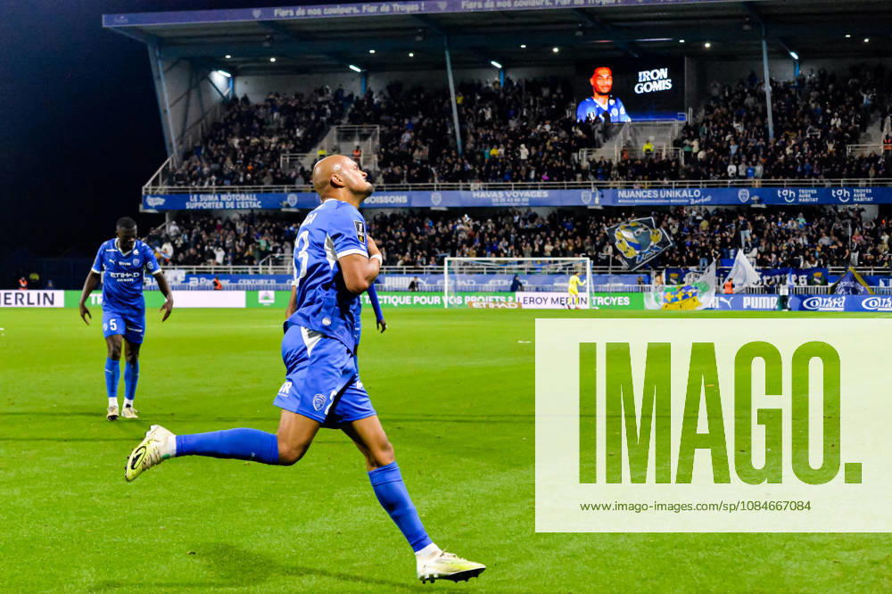 Joie des joueurs de l’ESTAC Troyes aprés le but de Timothee Nkada (ESTAC Troyes)