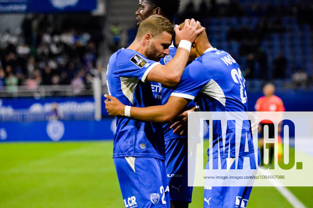 Joie des joueurs de l’ESTAC Troyes aprés le but de Timothee Nkada (ESTAC Troyes)