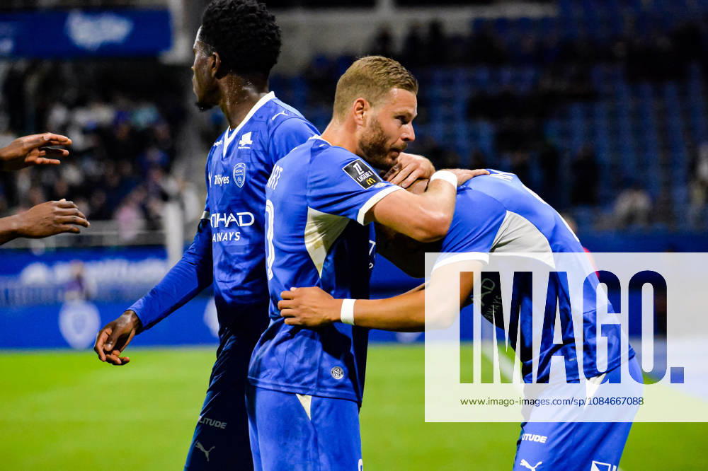 Joie des joueurs de l’ESTAC Troyes aprés le but de Timothee Nkada (ESTAC Troyes)
