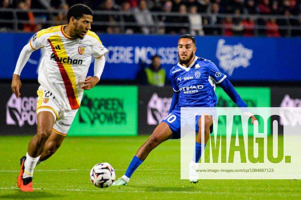 Merwan Ifnaoui (ESTAC Troyes) Jean Clair Todibo (RC Lens)