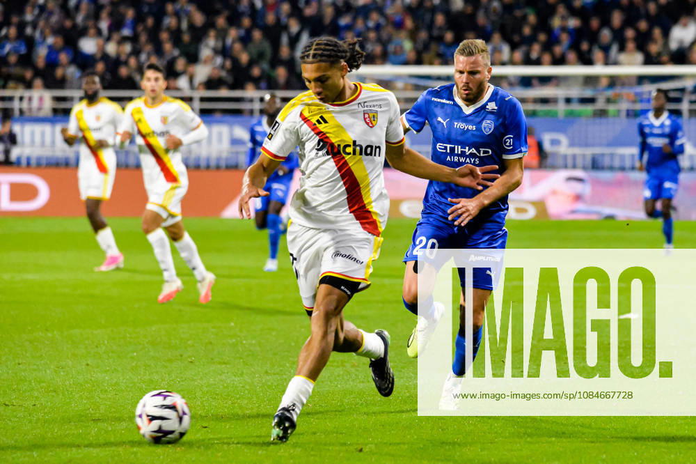 Ismaëlo Ganiou (RC Lens) Renaud Ripart (ESTAC Troyes)