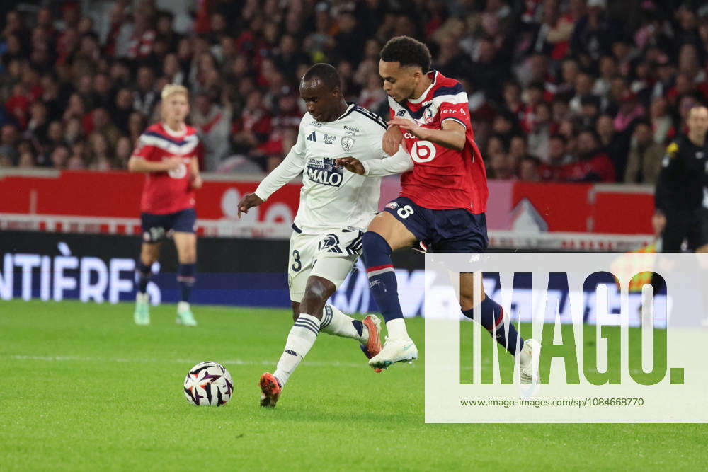 Kamory DOUMBIA (Brest) et Ethan MBAPPÉ (LOSC Lille) lors du match LOSC Lille vs Brest, Ligue 1, Decathlon Arena stade Pierre Mauroy, le 17 octobre 2026 - photo Laurent Sanson PsnewZ