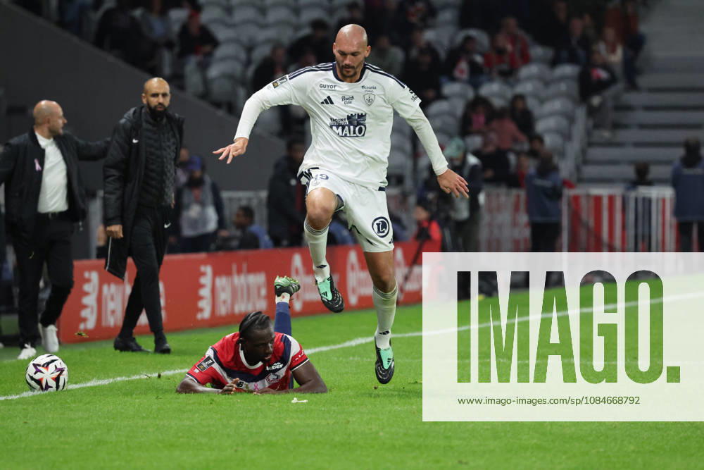 Tanguy NIANZOU (LOSC Lille) et Ludovic AJORQUE (Brest) lors du match LOSC Lille vs Brest, Ligue 1, Decathlon Arena stade Pierre Mauroy, le 17 octobre 2026 - photo Laurent Sanson PsnewZ