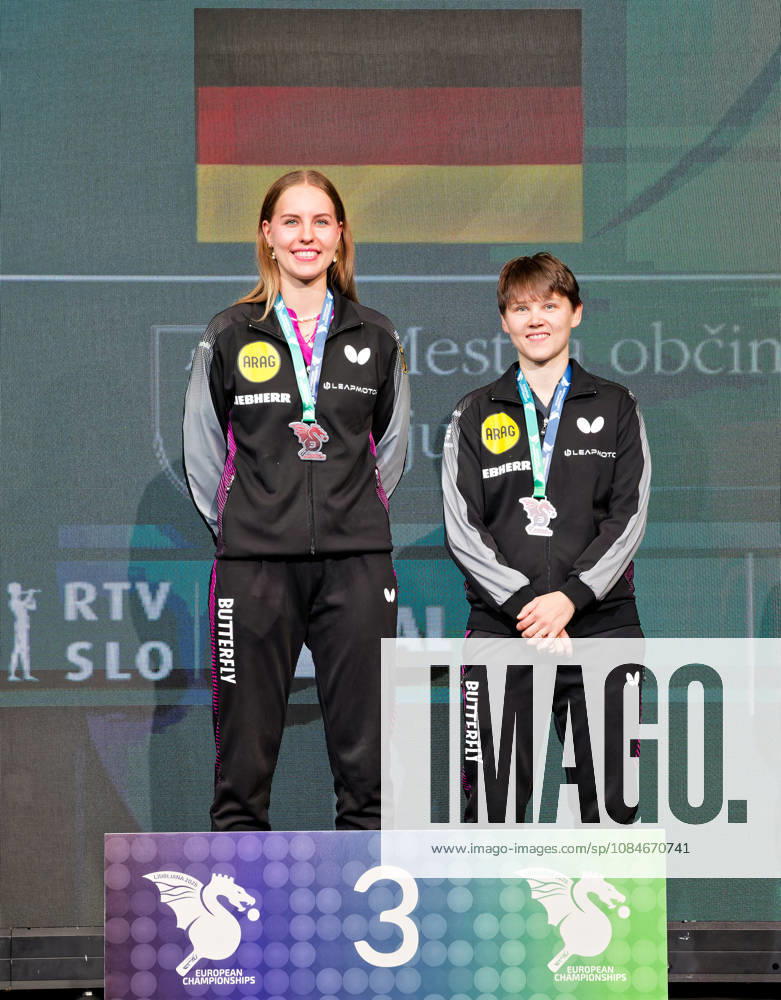 Annett Kaufmann Nina Mittelham gewinnen Bronze im Doppel bei den Tischtennis-Europameisterschaften in Ljubljana, Slowenien LJUBLJANA, SLOWENIEN - 17. OKTOBER 2026: Natalia Bajor (Polen) und Tatiana Kukulkova (Slowakei) gewinnen Gold bei den Tischtennis-Europameisterschaften in Ljubljana, Slowenien. Zweiter werden die Polinnen Zuzanna Wielgos Anna Brzyska, Dritte die Deutschen Annett Kaufmann (SV DJK Kolbermoor) und Nina Mittelham (ttc berlin eastside) sowie die Rumäninnen Bernadette Szöczs Elizabeta Samara Ljubljana Stozice Arena Slovenia