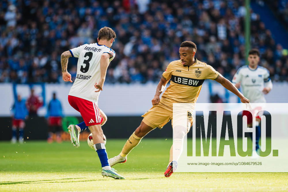 1. Bundesliga: Hamburger SV vs. VfB Stuttgart, 17.10.2026 David Moller Wolfe (Hamburger SV, 3) gegen Jamie Leweling (VfB Stuttgart, 18), Zweikampf ; Fußball, 1. Bundesliga, 6. Spieltag: Hamburger SV vs. VfB Stuttgart am 17.10.2026 im Volksparkstadion, Hamburg DFL REGULATIONS PROHIBIT ANY USE OF PHOTOGRAPHS AS IMAGE SEQUENCES AND OR QUASI-VIDEO.