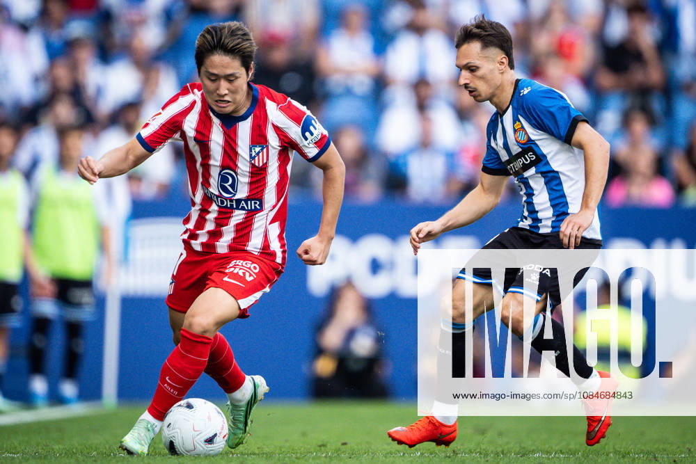 Kang-in LEE of Atletico Madrid and Bryan ZARAGOZA of Espanyol Barcelona during the LaLiga match between RCD Espanyol de Barcelona and Atletico de Madrid at RCDE Stadium on October 17, 2026 in Barcelona, Spain. RCD Espanyol De Barcelona V Atletico De Madrid - LaLiga - ZUMAm308 20261017_zsp_m308_008