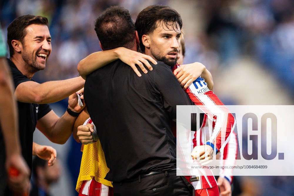 Alex BAENA of Atletico Madrid celebrate his goal with teammates during the LaLiga match between RCD Espanyol de Barcelona and Atletico de Madrid at RCDE Stadium on October 17, 2026 in Barcelona, Spain. RCD Espanyol De Barcelona V Atletico De Madrid - LaLiga - ZUMAm308 20261017_zsp_m308_015
