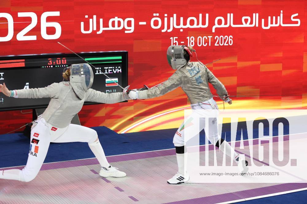 Coupe du Monde d escrime Oran 2026 la Francais Tori Toscane (gauche) affronte la bulgares Ilieva Yoana (droite), lors de la Finale individuelle du sabre fÃ minine, lors de la Coupe du monde d escrime 2026 a Oran, en Algerie, le 17 Octobre 2026 (Photo By Billel Bensalem APP Images) oran AlgÃ rie