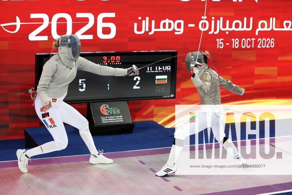 Coupe du Monde d escrime Oran 2026 la Francais Tori Toscane (gauche) affronte la bulgares Ilieva Yoana (droite), lors de la Finale individuelle du sabre fà minine, lors de la Coupe du monde d escrime 2026 a Oran, en Algerie, le 17 Octobre 2026 (Photo By Billel Bensalem APP Images) oran Algà rie