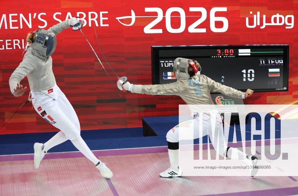 Coupe du Monde d escrime Oran 2026 la Francais Tori Toscane (gauche) affronte la bulgares Ilieva Yoana (droite), lors de la Finale individuelle du sabre fà minine, lors de la Coupe du monde d escrime 2026 a Oran, en Algerie, le 17 Octobre 2026 (Photo By Billel Bensalem APP Images) oran Algà rie