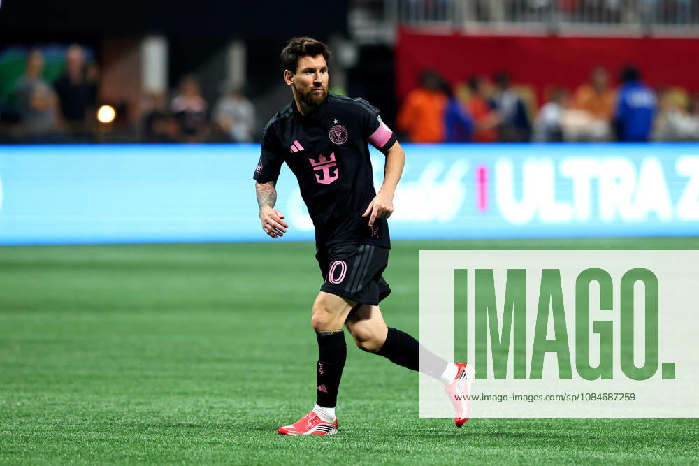 ATLANTA, GA - OCTOBER 17: Leo Messi of Miami during the Saturday evening MLS, Fussball Herren, USA game between Atlanta United FC and Inter Miami CF on October 17, 2026 at Mercedes-Benz Stadium in Atlanta, Georgia. (Photo by David J. Griffin Icon Sportswire) SOCCER: OCT 17 MLS Atlanta United FC vs Inter Miami CF Icon9532610110185