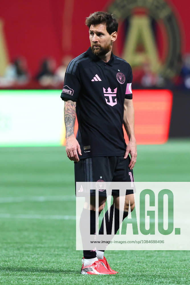 ATLANTA, GA - OCTOBER 17: Leo Messi (10) of the Inter Miami CF looks on during the Saturday evening MLS, Fussball Herren, USA game between Atlanta United FC and Inter Miami CF on October 17, 2026 at Mercedes-Benz Stadium in Atlanta, Georgia. (Photo by David J. Griffin Icon Sportswire) SOCCER: OCT 17 MLS Atlanta United FC vs Inter Miami CF Icon9532610170955