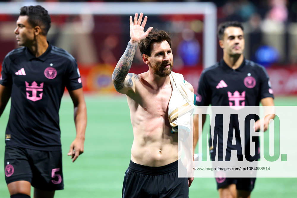 ATLANTA, GA - OCTOBER 17: Leo Messi (10) of the Inter Miami CF waves to the fans after the Saturday evening MLS, Fussball Herren, USA game between Atlanta United FC and Inter Miami CF on October 17, 2026 at Mercedes-Benz Stadium in Atlanta, Georgia. (Photo by David J. Griffin Icon Sportswire) SOCCER: OCT 17 MLS Atlanta United FC vs Inter Miami CF Icon9532610171097