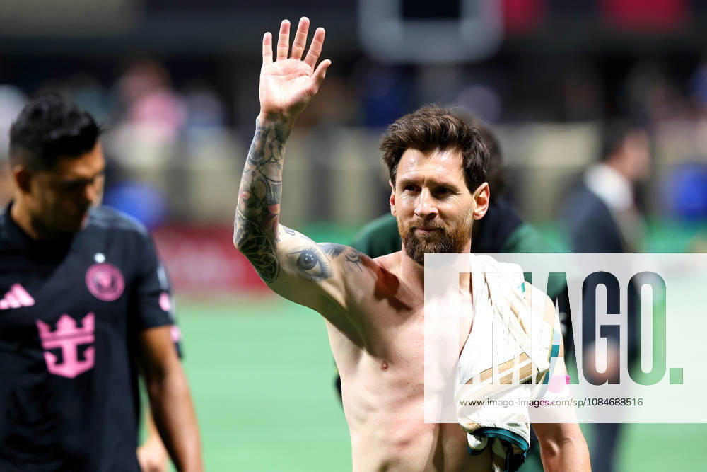 ATLANTA, GA - OCTOBER 17: Leo Messi (10) of the Inter Miami CF waves to the fans after the Saturday evening MLS, Fussball Herren, USA game between Atlanta United FC and Inter Miami CF on October 17, 2026 at Mercedes-Benz Stadium in Atlanta, Georgia. (Photo by David J. Griffin Icon Sportswire) SOCCER: OCT 17 MLS Atlanta United FC vs Inter Miami CF Icon9532610171150